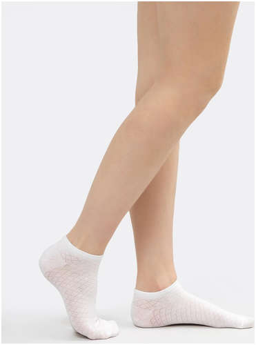 Короткие носки женские в белом цвете с рисунком в виде ромбов Mark Formelle 103227946