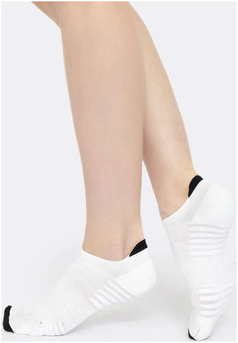 Короткие женские спортивные носки из пряжи meryl® skinlife белого цвета Mark Formelle 103233414