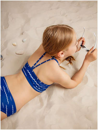 Стильный раздельный купальник синий с рисунком волн для девочек Mark Formelle / 103171850 - вид 2